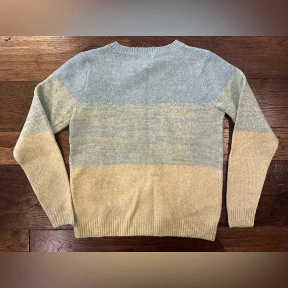 Cupcakes and Cashmere Blue/ Cream Ombré Sweater- Size Small - Picture 6 of 6